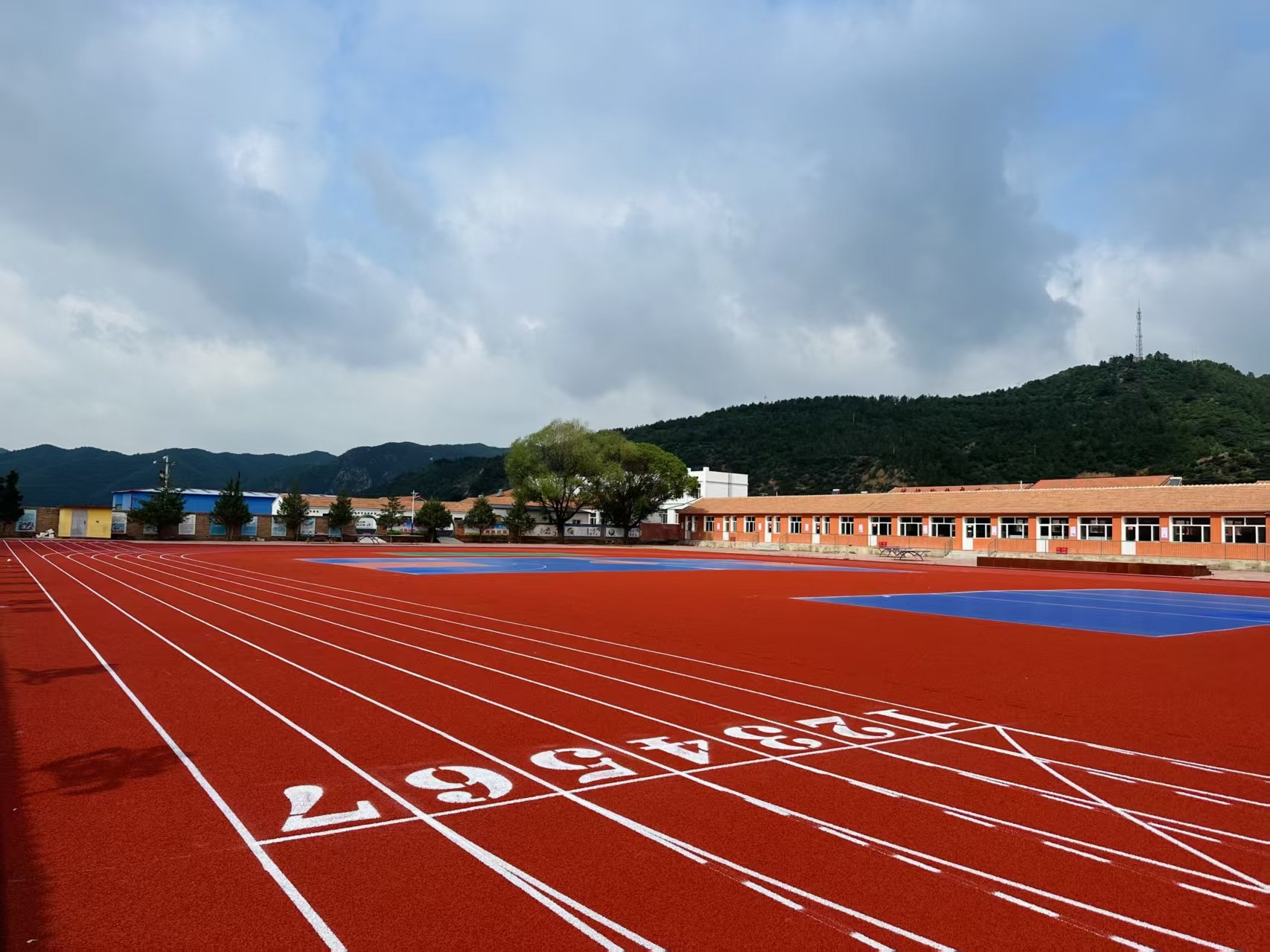 铜陵市自结纹塑胶跑道幼儿园塑胶跑道 - 哪里好